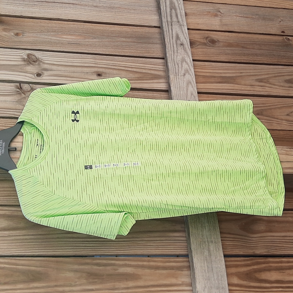 Under Armour Men's lightweight tee, size SM/P, green lime color